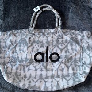 NWT ALO YOGA TIE DYE TOTE BAG
